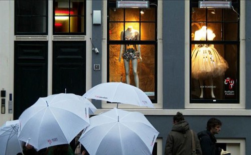 Amsterdam, atelier al posto di vetrine delle prostitute